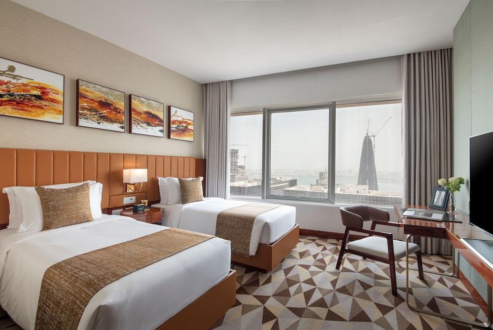 The Bentley Luxury Hotel and Suites - Tap to explore photos