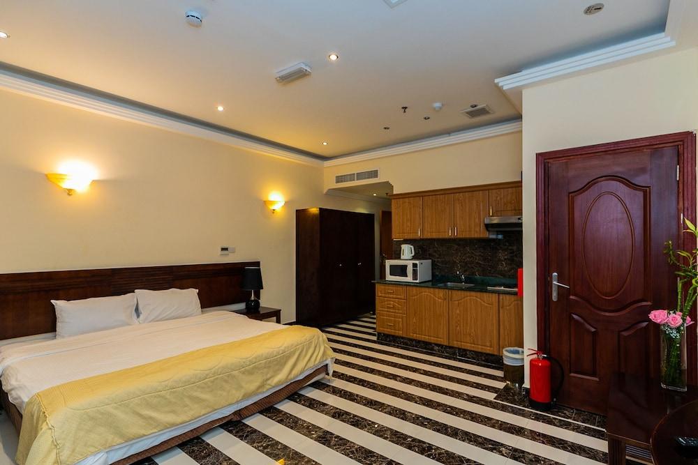 Royal Mirage Hotel and Apartments Room Type - Deluxe Studio, 1 King Bed