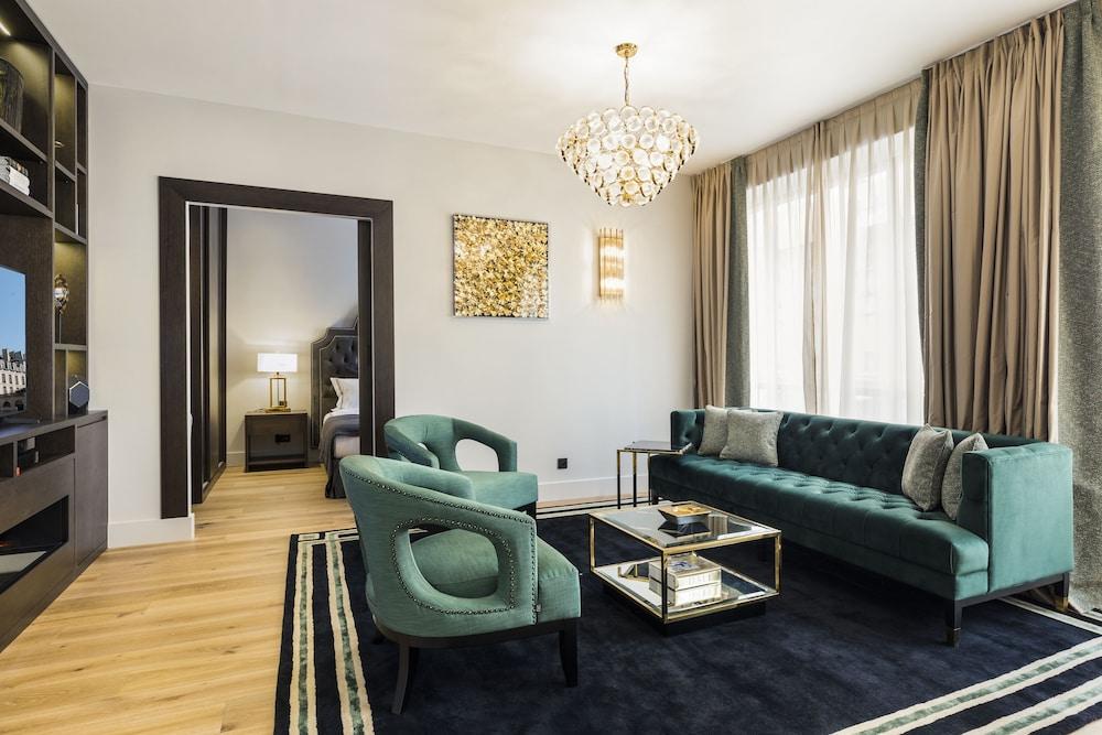 Luxury Apartment Paris Louvre II - Tap to explore photos
