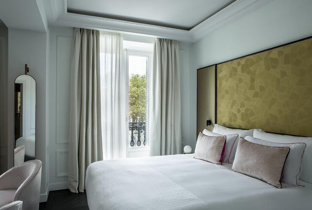 Fauchon L'Hotel Paris Room Type - Junior Suite Panache Fauchon L'Hotel Paris Room Type - Junior Suite Panache