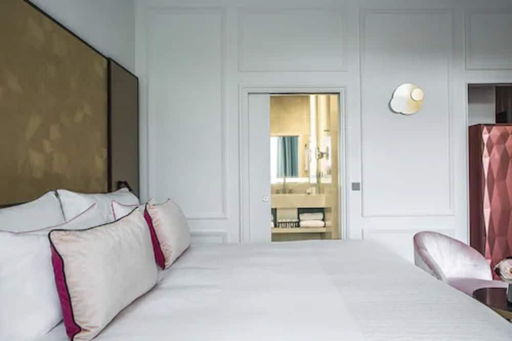 Fauchon L'Hotel Paris Room Type - Deluxe Room Eiffel Tower View