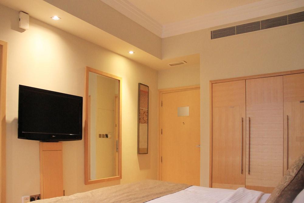 The Leela Hotel Room Type - Superior Room