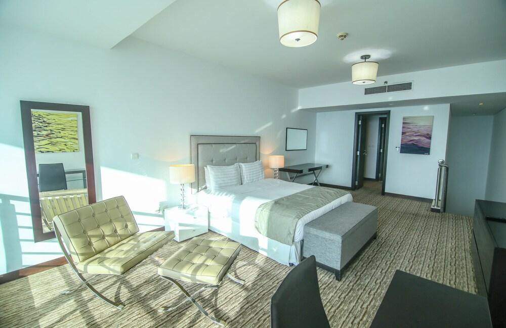 Lux BnB Movenpick JLT Penthouse 1BDR - Tap to explore photos