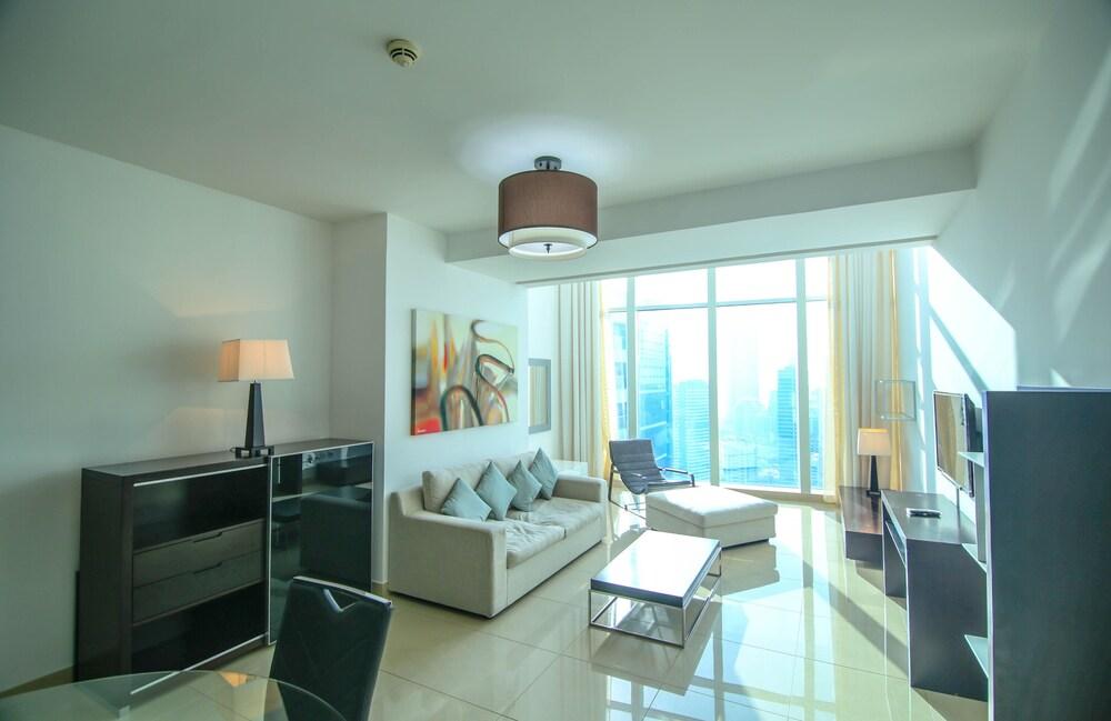 Lux BnB Movenpick JLT Penthouse 1BDR - Tap to explore photos