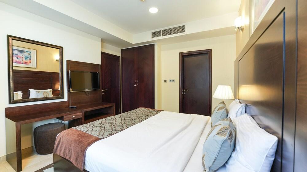 City Stay Residences Room Type - One Bedroom Apartment with Balcony - 3 Adults