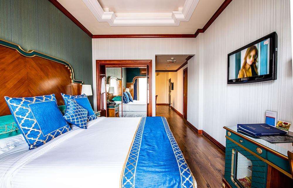 Riviera Hotel Room Type - Premium Executive Creek View with Balcony