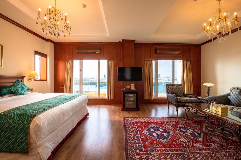 Riviera Hotel Room Type - Junior Suite, Non Smoking, Balcony (Dubai Creek View)