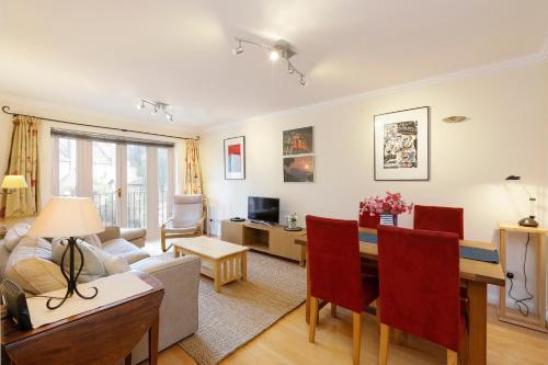 Beautiful flat with terrace - Tap to explore photos