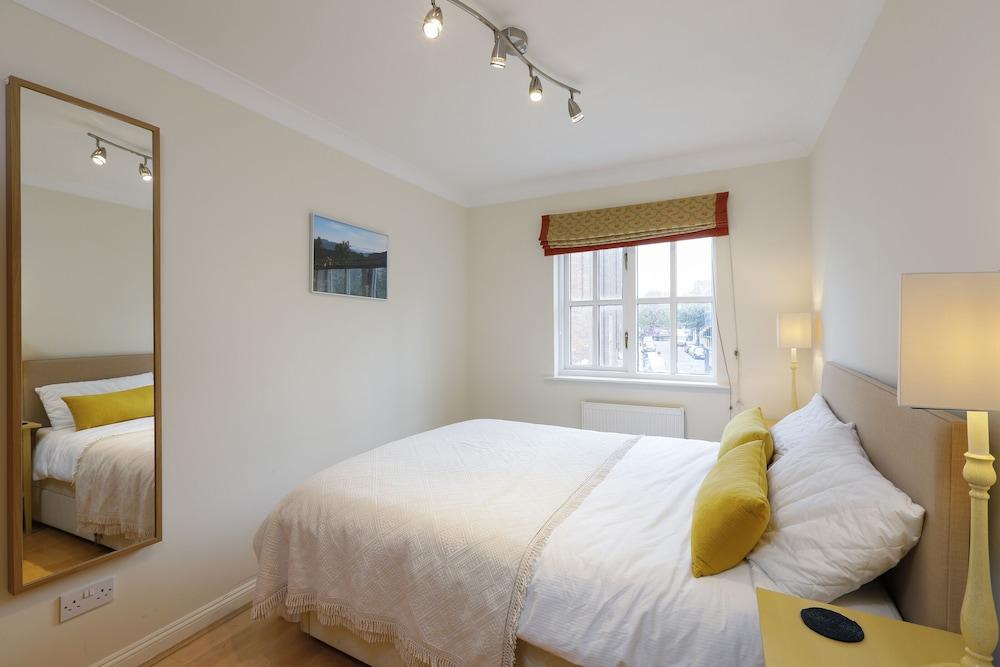 Beautiful flat with terrace - Tap to explore photos