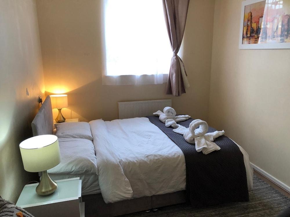 Entire Flat Very Comfortable 1 Bedroom London - Tap to explore photos