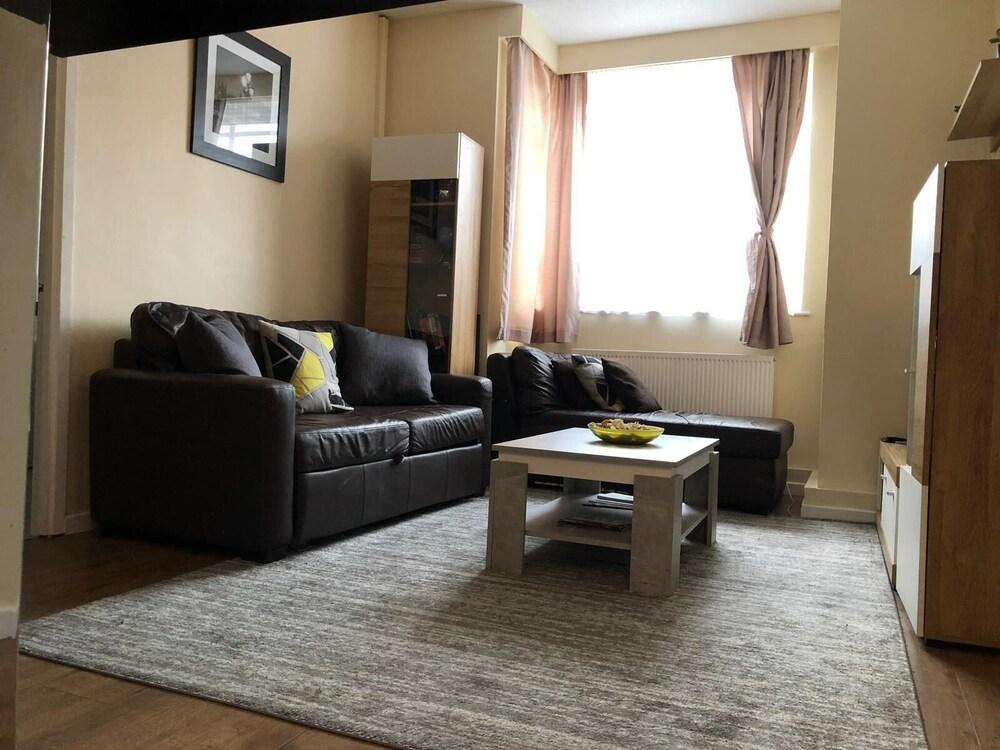 Entire Flat Very Comfortable 1 Bedroom London - Tap to explore photos