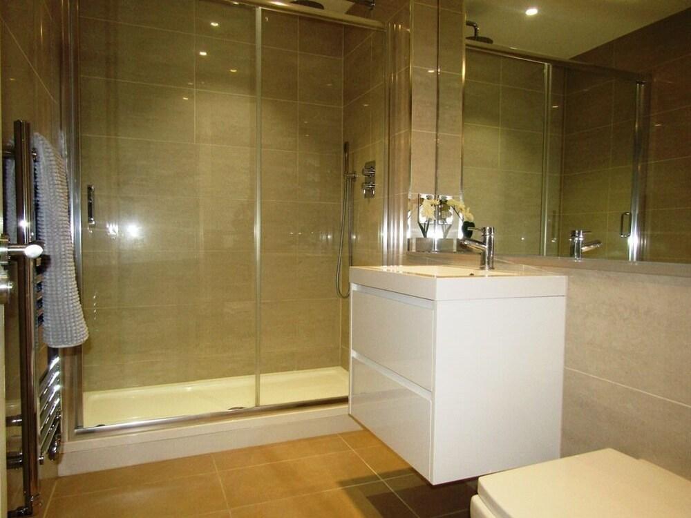 Cozy Private Double En-suite - 2 - Tap to explore photos
