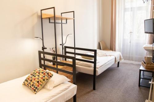 72QT Room Type - Twin Room with Shared Bathroom