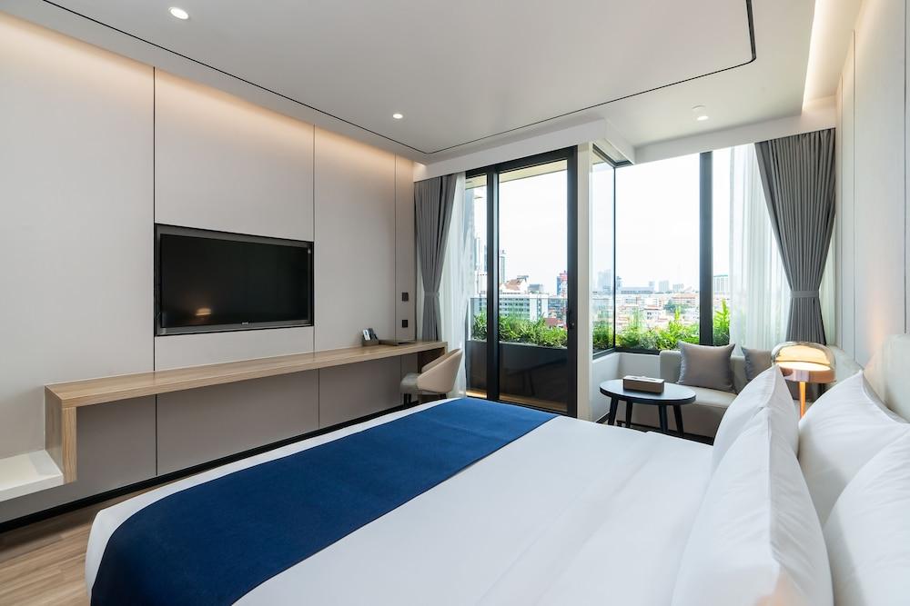 Arbour Hotel and Residence Room Type - Deluxe City View