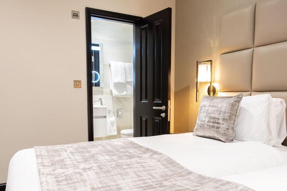 The Crescent Hyde Park Room Type - Quadruple Room for up to 4 Pax [Lower Ground]