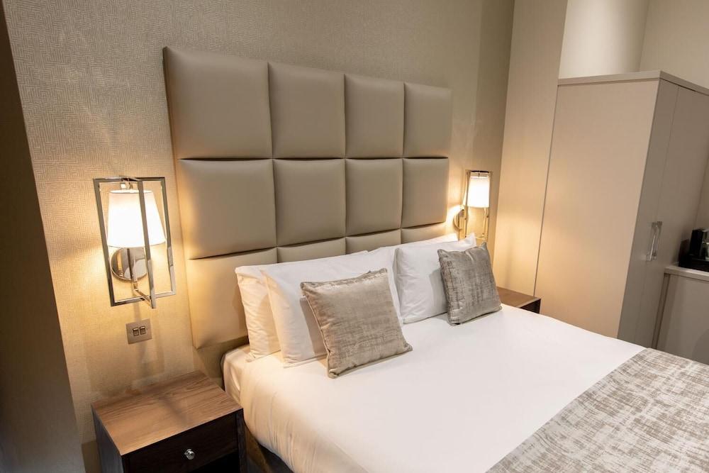 The Crescent Hyde Park Room Type - Compact Double Room