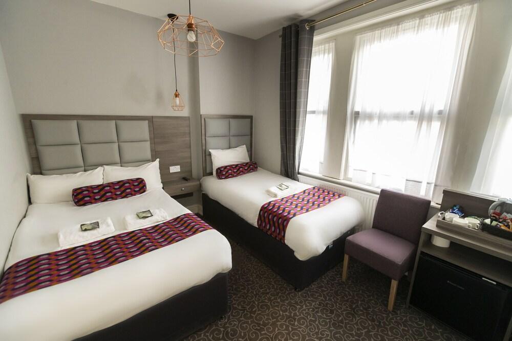 Euro Hotel Hammersmith Room Type - Triple Room