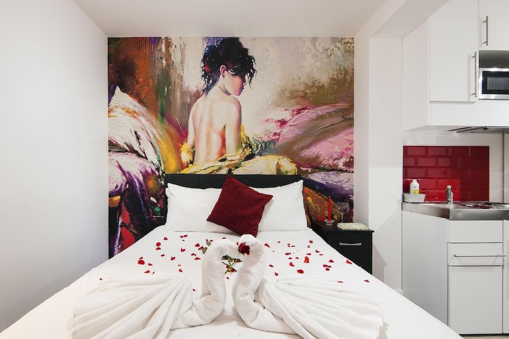 Wembley Park Hotel Room Type - Deluxe Double Room, 1 Double Bed