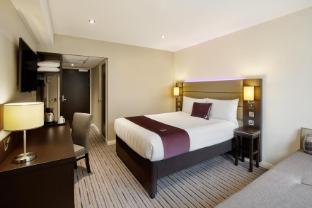 Premier Inn London Euston - Tap to explore photos
