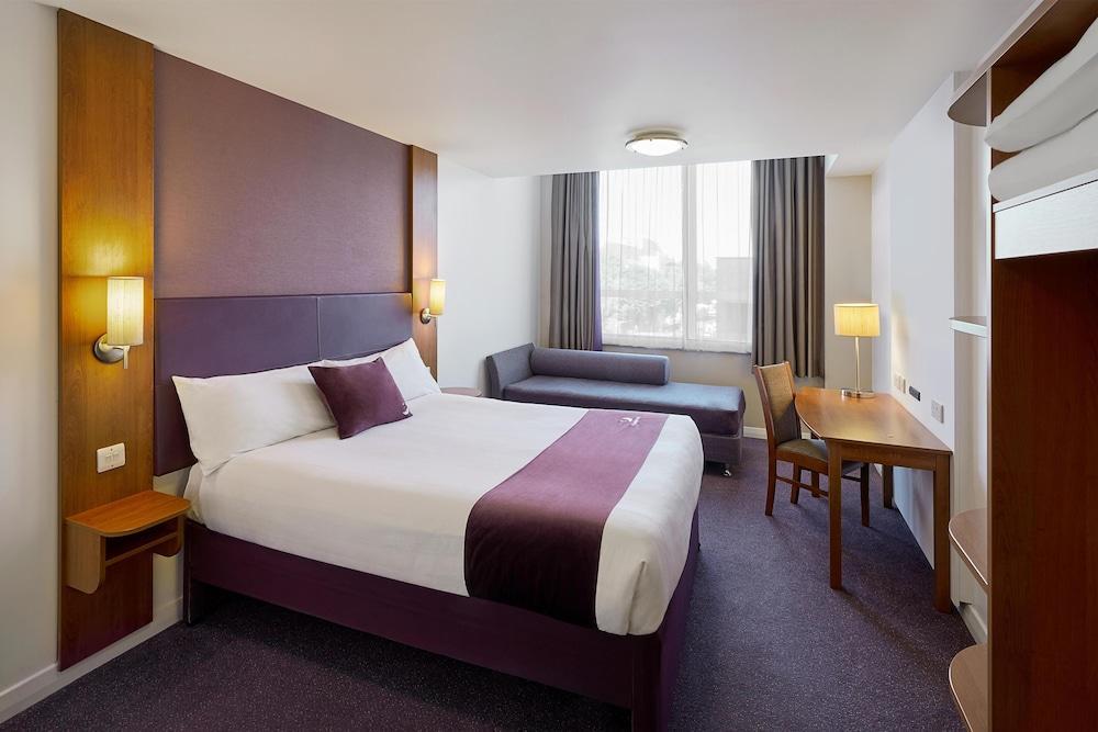 Premier Inn London Euston Room Type - Standard Double Room