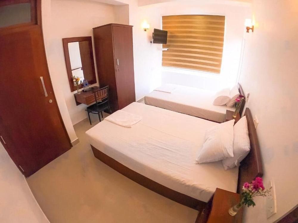 THE DEN 23 Room Type - Standard Twin Room, Non Smoking