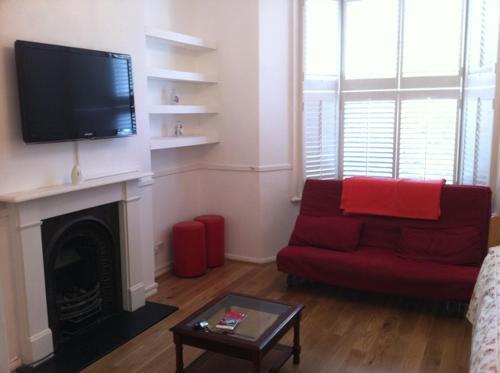 Arsenal 123 close to Emirates stadium direct Eurostar Heathrow-3 apartments here - Tap to explore photos