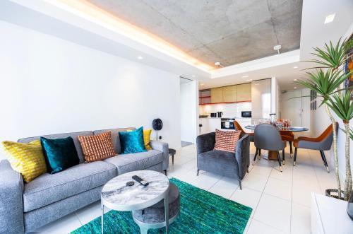 Austin David Executive ExCeL Room Type - Deluxe One-Bedroom Apartment with City View