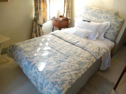 Hurlingham Bed and Breakfast - Tap to explore photos