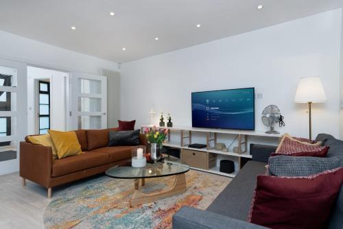 Huge & Central 3 Bedr, 4 Beds, 2,5 Bath Covent Gdn - Tap to explore photos