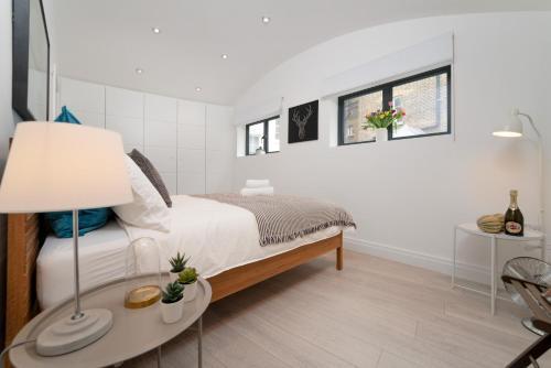 Huge & Central 3 Bedr, 4 Beds, 2,5 Bath Covent Gdn - Tap to explore photos