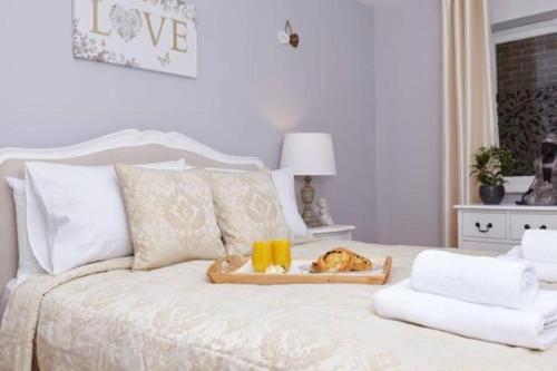 Three Bedroom Apartment by Beautiful Park