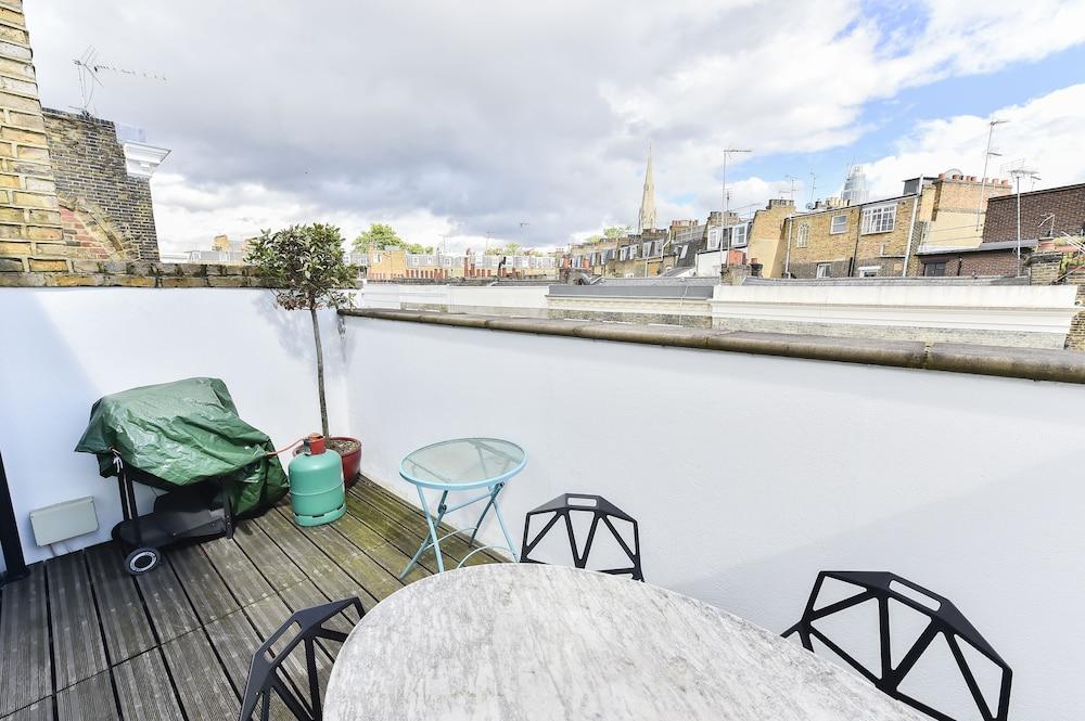 JOIVY Elegant 3 Bed Apt With Rooftop Terrace In Pimlico - Tap to explore photos