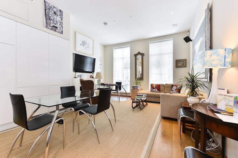 JOIVY Elegant 3 Bed Apt With Rooftop Terrace In Pimlico - Tap to explore photos
