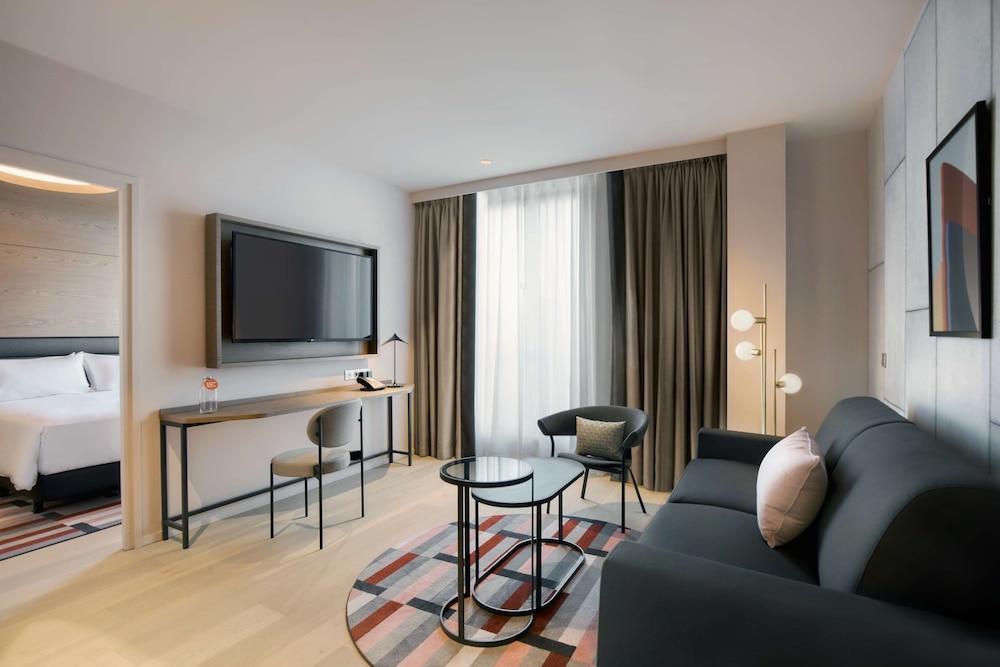 Canopy by Hilton Paris Trocadero Room Type - EYLAU ONE BEDROOM SUITE
