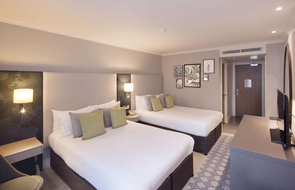 DoubleTree by Hilton London Kensington Room Type - Deluxe Room, 2 Double Beds