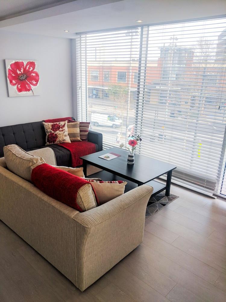 LT Grove Apartment - Stratford - Tap to explore photos