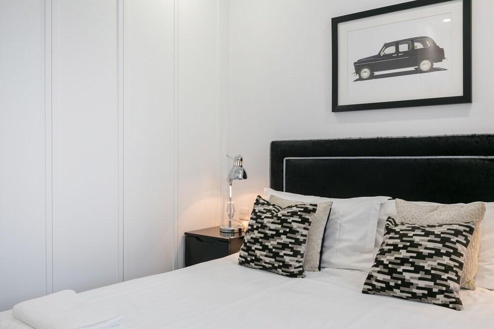 Urban Chic - Shaftesbury Room Type - Deluxe Three Bedroom Penthouse with Balcony Urban Chic - Shaftesbury Room Type - Deluxe Three Bedroom Penthouse with Balcony