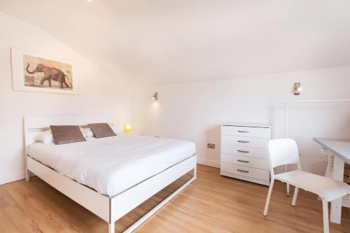 Tooting Broadway Studios & Rooms by PrimeCityHosts