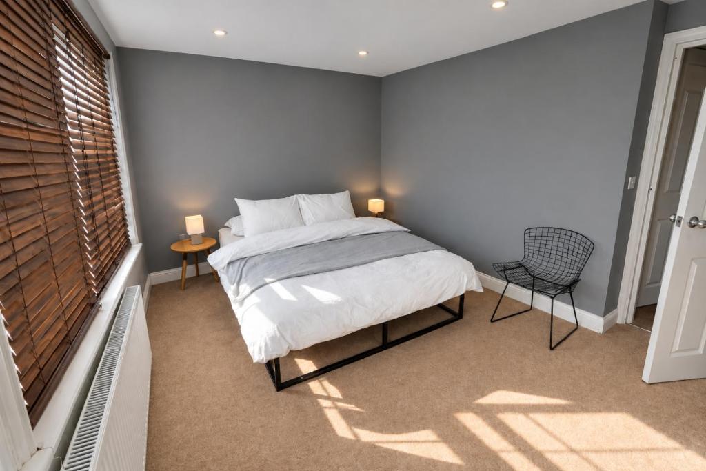 Central London Charming Camden Split Level Home - Tap to explore photos