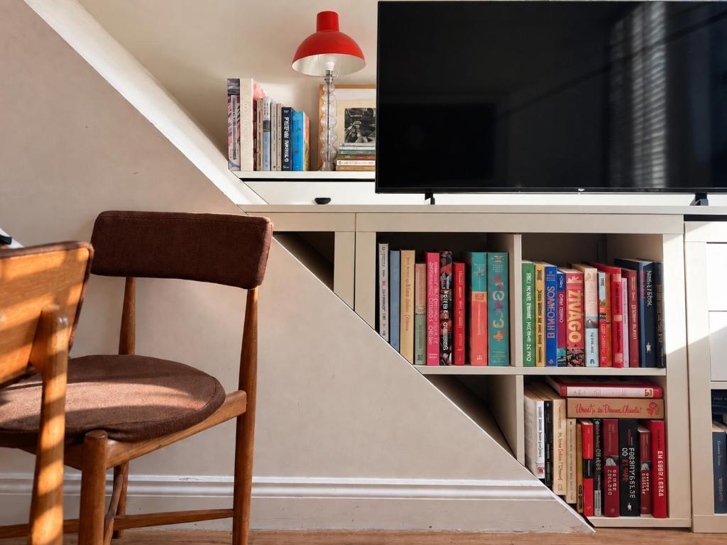 Central London Charming Camden Split Level Home - Tap to explore photos