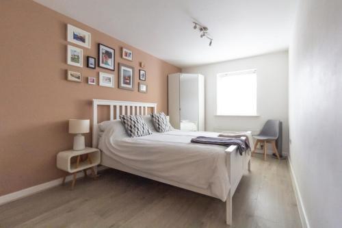 Spacious Central Family Apartment - Tap to explore photos