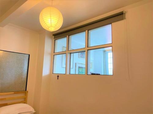 Splendid 1 Bedroom Flat + Terrace (Kentish Town) - Tap to explore photos