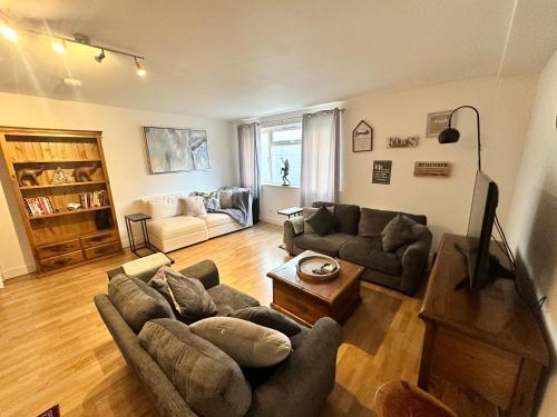 Bermondsey apartment - Tap to explore photos