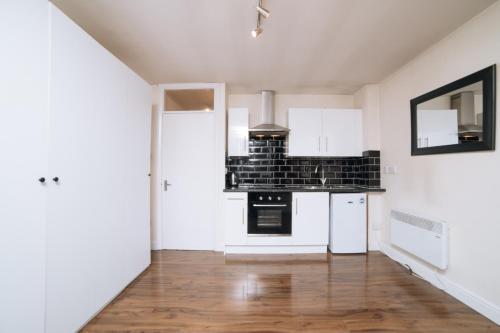 Great Studio Flat in Central London Zone 1 - Tap to explore photos