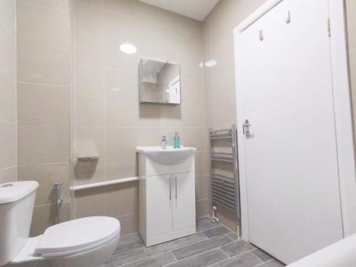 Jupiter 218 Flat 2 at Marble Arch - Tap to explore photos