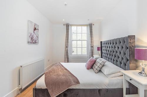 Knightsbridge Dream Apartment - Tap to explore photos