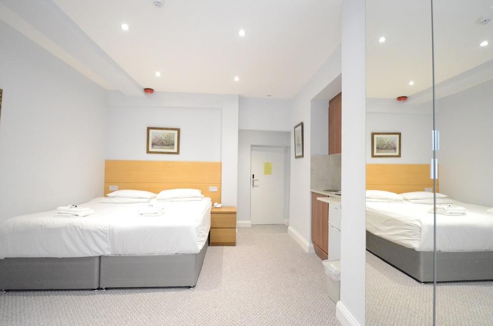 Amber Residence Hotel Room Type - Studio, Ensuite (Twin Lower Floor)