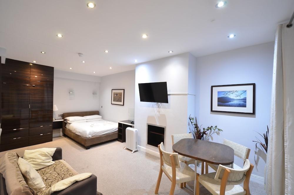 Amber Residence Hotel Room Type - Studio, Ensuite (Double Lower Floor)