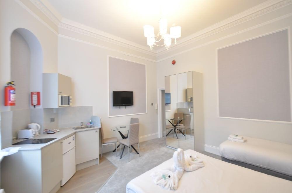 Amber Residence Hotel Room Type - Studio, Ensuite, Courtyard View (Triple Air-condition)