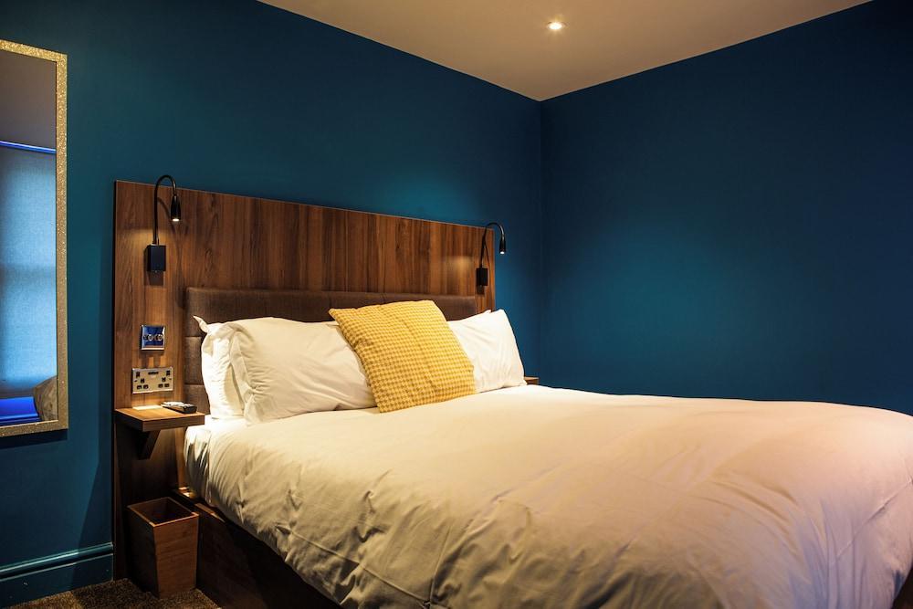 Cherry Bar Rooms Room Type - Superior Double Room